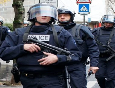 Γαλλία: Στα χέρια της αστυνομίας ο άνδρας που φέρεται να «πάτησε» με το αυτοκίνητό του στρατιωτικούς